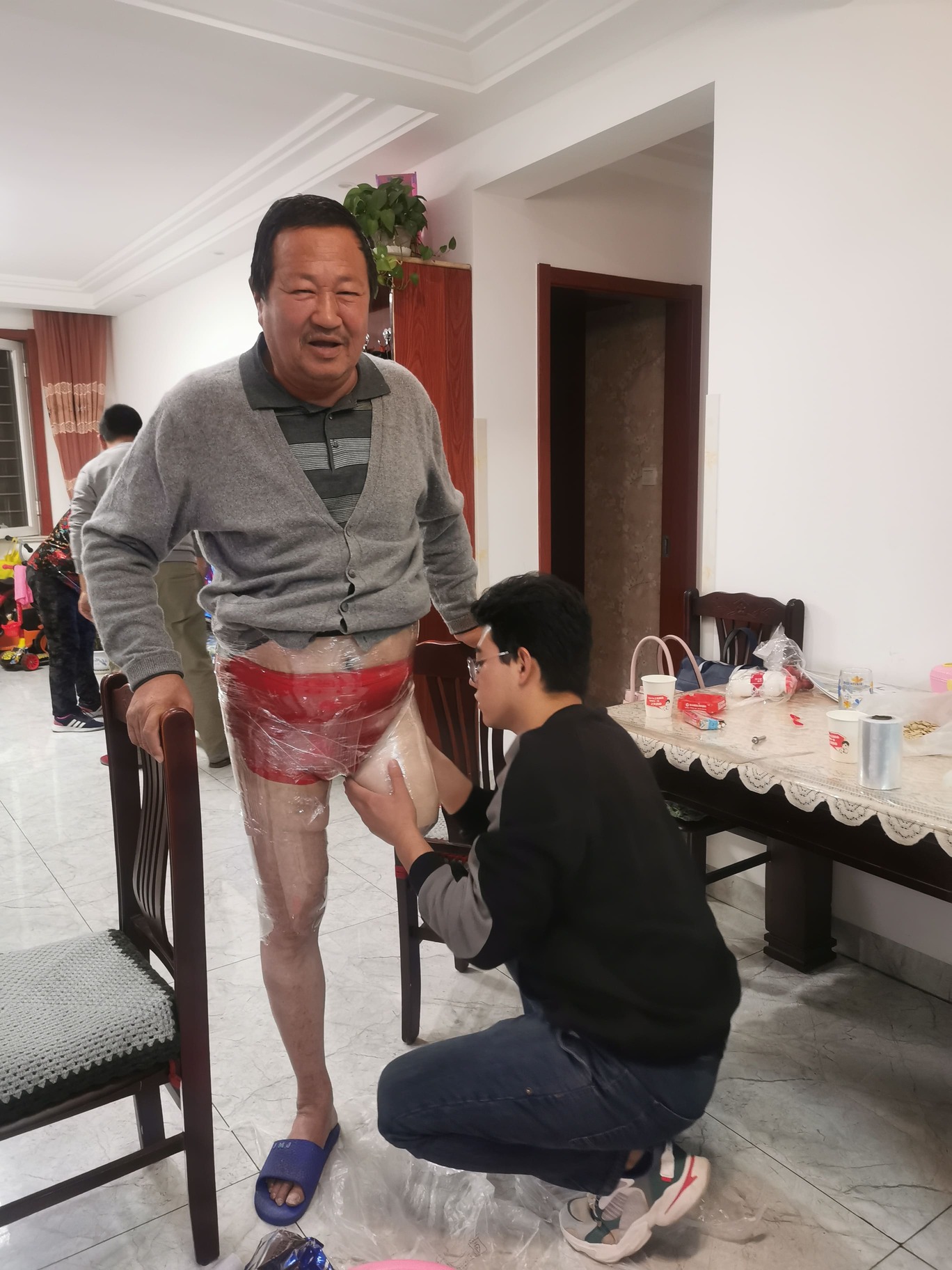 大腿假肢客户--提供上门服务